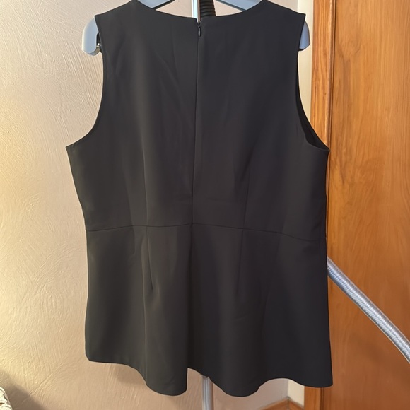 Eloquii size 16 crepe feeling top. Like new. - Picture 5 of 5